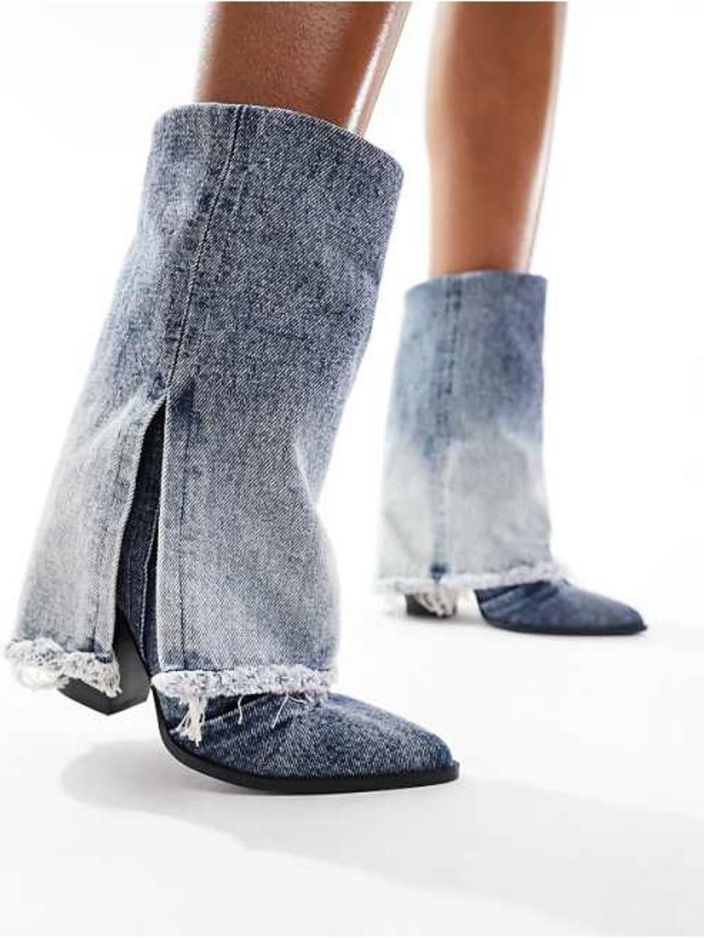 🆕{Steve Madden} Frayed Hem Light Wash Denim Bootcut Jeans